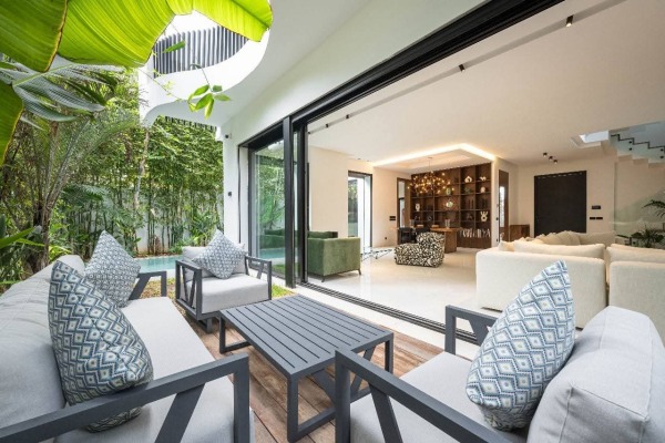 Villa Meublée de Prestige à Louer à Dar Bouazza – 450 m² avec Piscine Privée et Salle de Sport