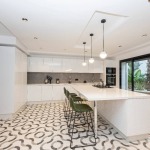 Villa Meublée de Prestige à Louer à Dar Bouazza – 450 m² avec Piscine Privée et Salle de Sport
