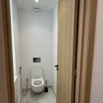 Appartement Semi-Meublé à Louer à Dar Bouazza – Résidence Haut Standing avec Piscines et Padel