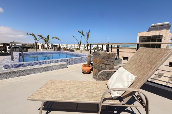 Villa d&rsquo;Exception à Vendre à Dar Bouazza – Vue Mer, 2 Piscines & Prestations Haut de Gamme