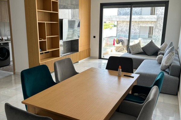 Appartement Semi-Meublé à Louer à Dar Bouazza – Résidence Haut Standing avec Piscines et Padel